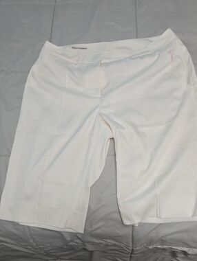 Cutter & Buck White Bermuda Shorts - Tailored Stretch